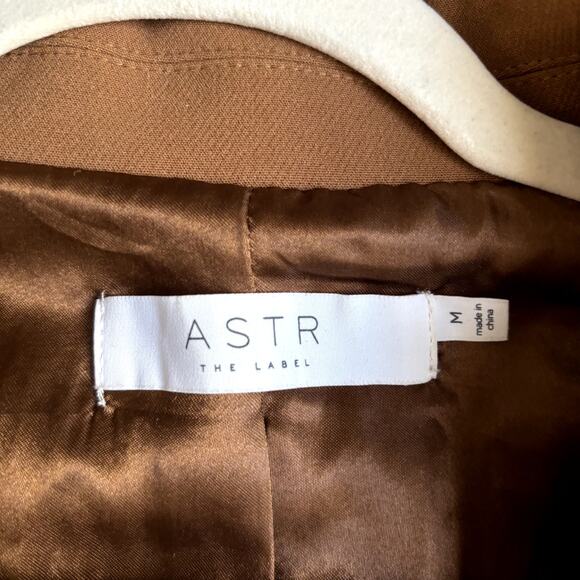 ASTR The Label Boyfriend Blazer in Camel Medium - Picture 7 of 10